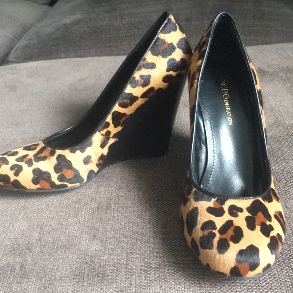 Bcbg generation print cow hair wedges